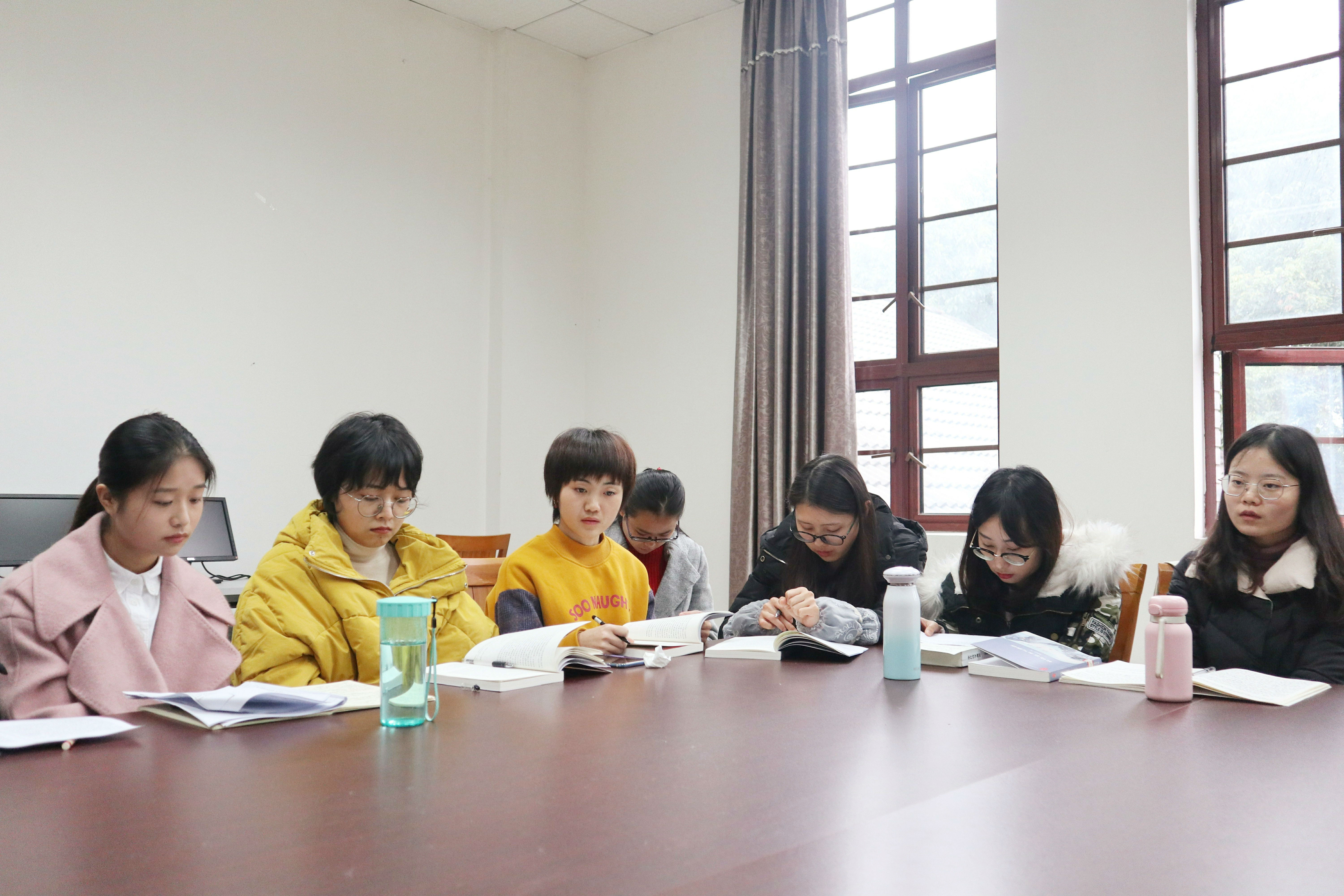 讨论会现场 (2).jpg